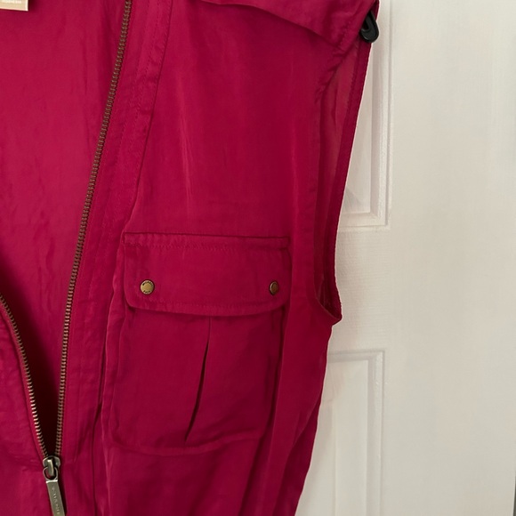 Pink silk zippered safari vest. - Picture 2 of 6